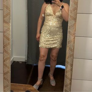Gold sequin dress from Apricot Lane. Never worn, with tags. Size:Medium